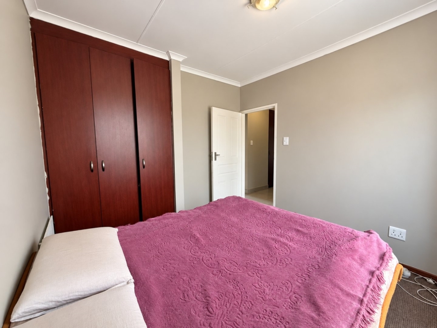 To Let 3 Bedroom Property for Rent in Hillside Free State